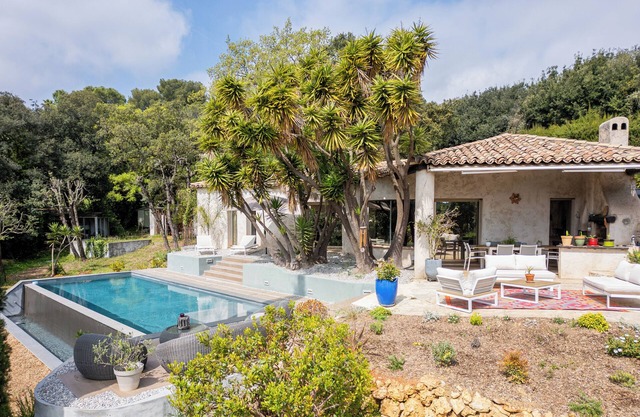 Magnificent Villa with Swimming Pool