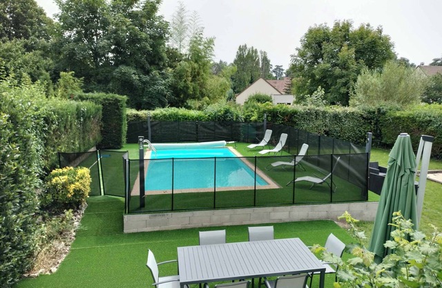 Magnifique Maison 8/10 Personnes à Rully. Piscine Privée. Terrain de Boule