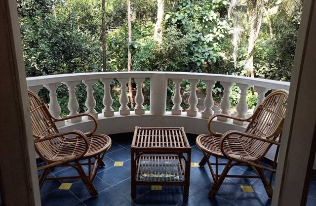 Magnolia Serene white house!9 min walk from sunset beach