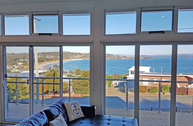 Main House + Bunk House - 4 bed Beach House