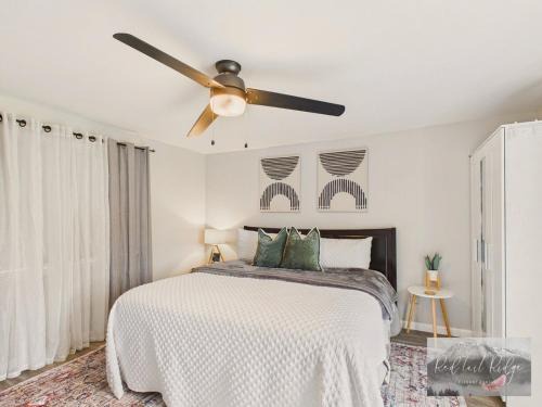 Main St New with AC Monthly stays Charming Cottage KING BED