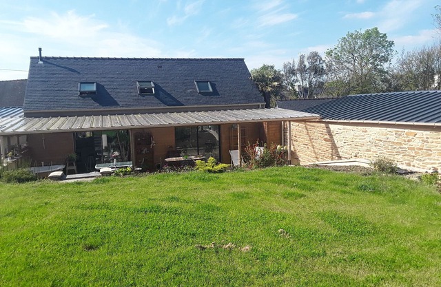 Maison Bretonne Avec Grand Jardin Proche des Plages et Surf. Animaux Acceptés