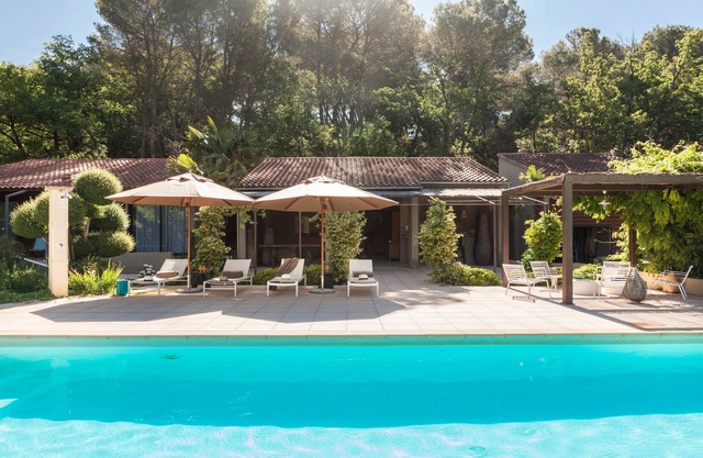 MAISON CAROLINE - LUXURY VILLA + HEATED POOL + CONCIERGE SERVICE