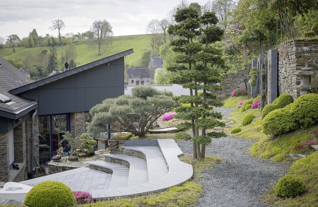 Maison Contemporaine Well-being Jacuzzi Hammam and Immersive Art in a Zen setting