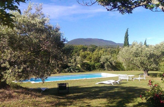 Maison de charme en campagne à Cucuron avec piscine privée