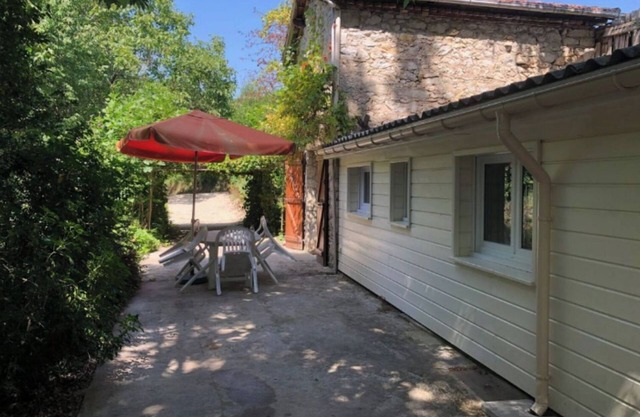 Maison de vigne en bord du Lot/Vineyard house cottage on the banks of the Lot