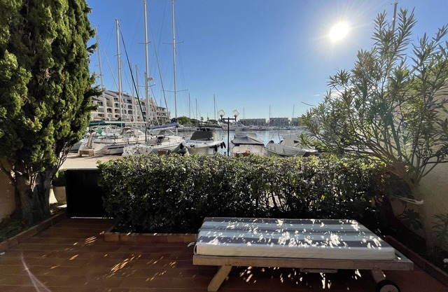 Maison Golfe de Saint-Tropez, feet in the water
