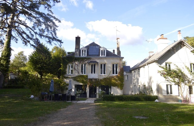 Maison l'Amérique welcome you to one of their rooms, Dogs are also welcomed