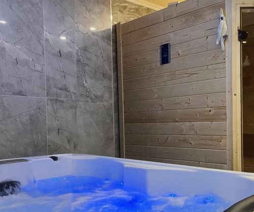 Maison privative SPA Jacuzzi Sauna Salle de jeux