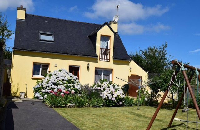 MAISON SUR TERRAIN CLOS EN MITOYEN AVEC UN AUTRE GITE POUR 2 PERSONNES