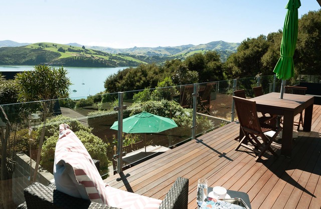 Majestic Views of the harbour , boasts views of the local bays.