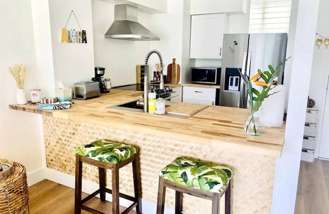 Makaha Beauty - Condo in Hawaii with Ocean Views