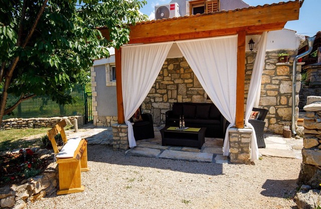 Mala Kuca Promina Seline