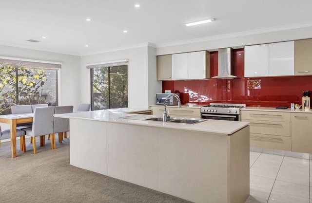 Mammoth on Creekview - 5 Bedrooms, Family Friendly Holiday House