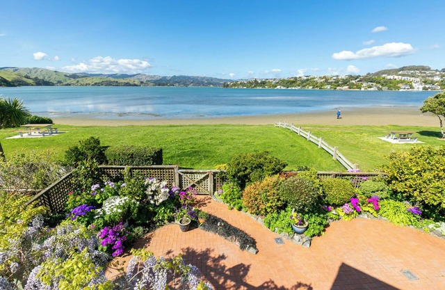 Mana Magic - Porirua Waterfront Holiday Home