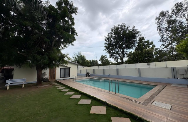 Manasara | 2BR Private Pool Cottage by Homeyhuts