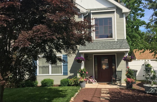 Manasquan Retreat - family home near a park and 1.5 miles to the beach