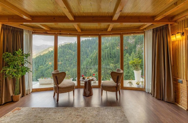 Mandyukya Tandi, Luxury Villas