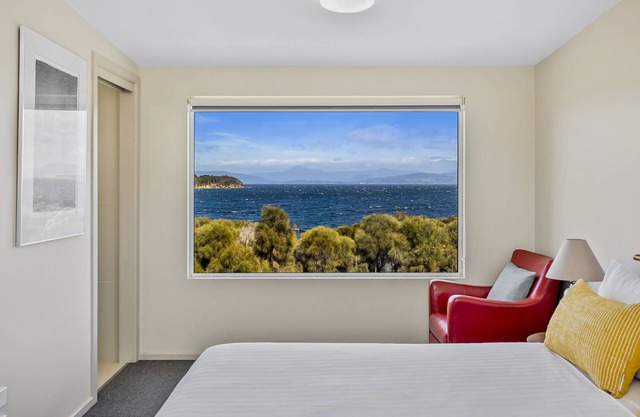 Manfield Seaside Bruny Island - Beach/Waterfront - 3 Bedroom house