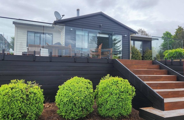 Mango Bach with Lake Views! Walking distance to the Lake