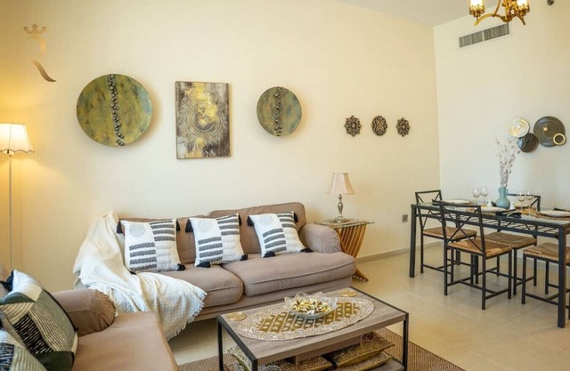 Mangrove Serenity: Luxurious 2BR Apartment