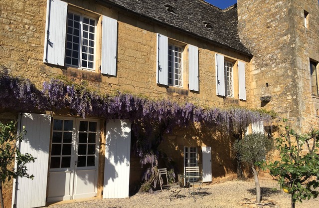 Manoir with extensive private grounds