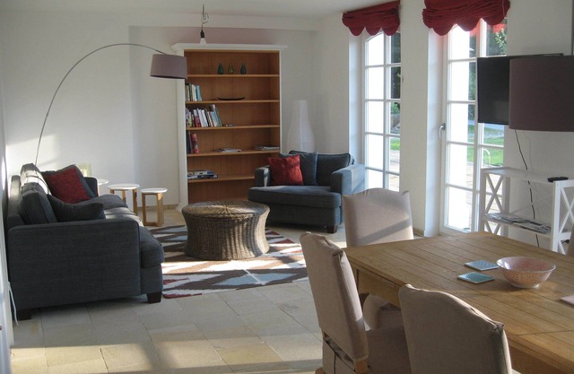 Manor vacation apartment near the lake