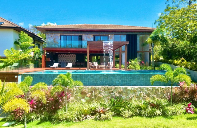 Mansão 6 Suítes Perto da Praia no Condomínio Enseada do Castelo Praia do Forte