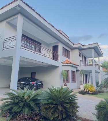 Mansão Primavera com 03 quartos e piscina aquecida