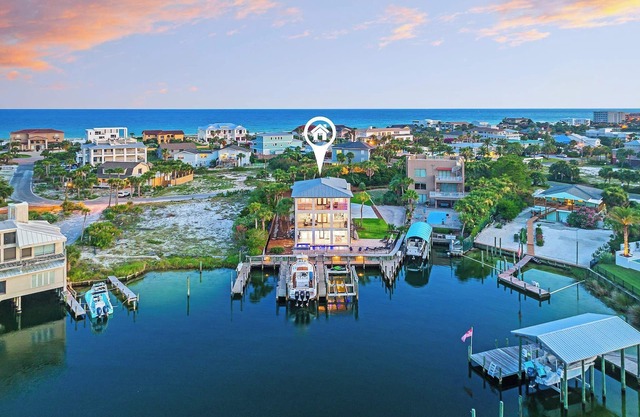 Mansion, Boat Slips, Tiki Cruise Incl | Sun Kissed