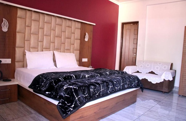 Manu luxury home stay