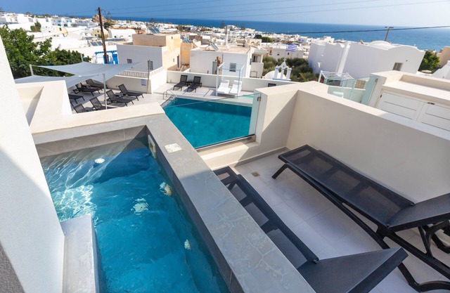 Mar n Mar Crown Hotel and Suites