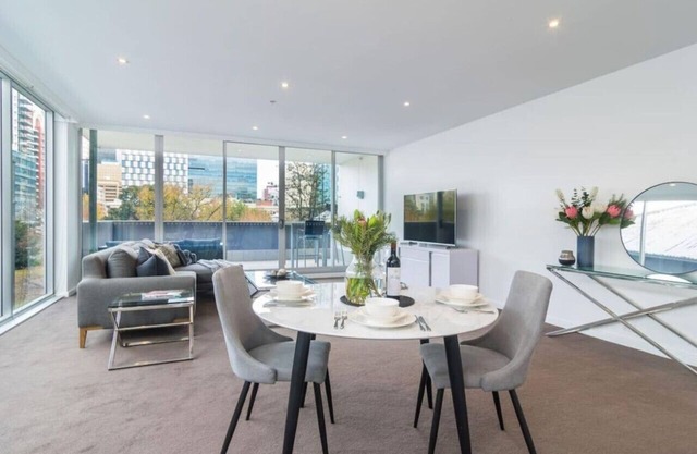 Marble CBD Luxury 2 Bedroom Apt Pool & Parking