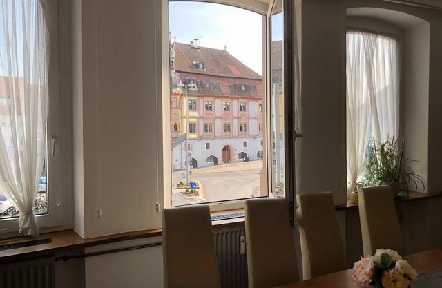 Marketplace view apartment (120sqm) with modern kitchen