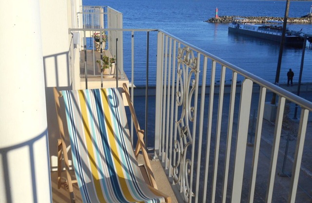 Marseillan Waters-edge. South-facing terrace. Booking 2026 now