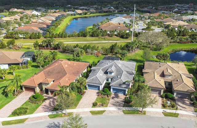 Marshe Point Retreat - 2 Beds, Tennis and Pool by Gulfcoast Holiday Homes!