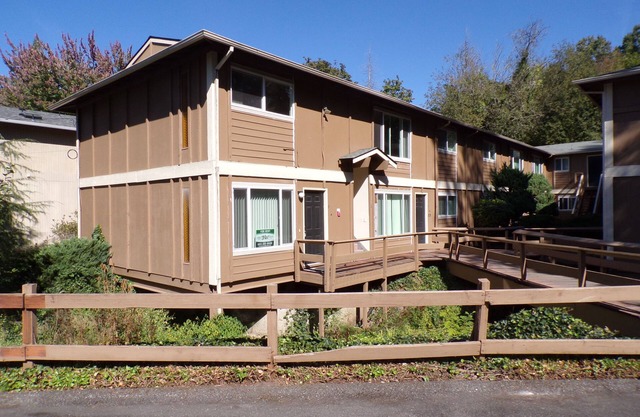 Marvelous 2-bedroom Cedarbrook apartment Near Hillsdale & Multnomah Village