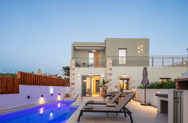 Marvelous new luxury villa with heated pool!