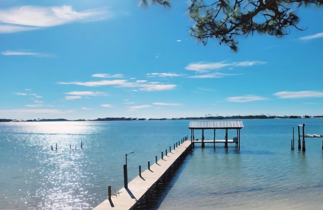 Massive Waterfront Wonder with 5 Bedroom & Boat dock/Pet-Friendly.