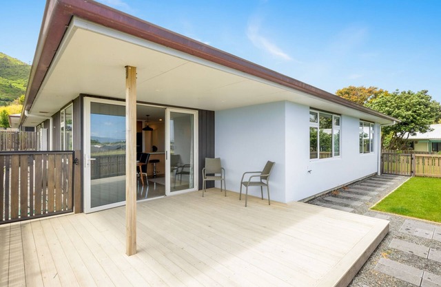 Matenga Townhouse - Waikanae Holiday Home
