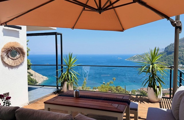 Mavinin ve yeşilin dansı.