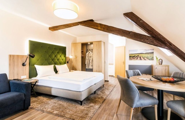 Maxi, shower or bath, toilet, 1 bedroom - winery - guest house Völcker