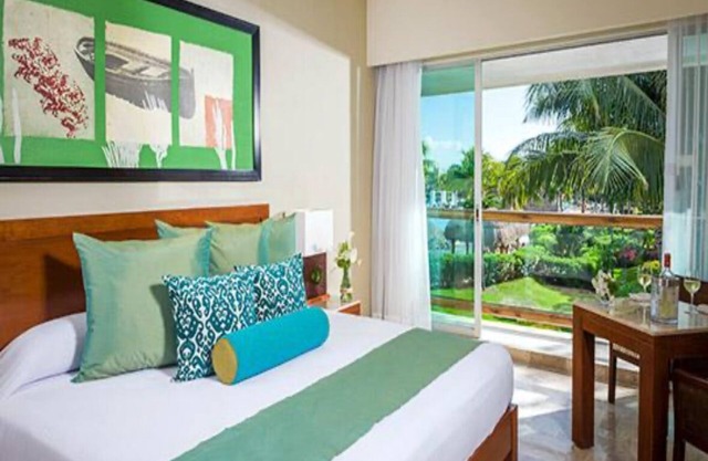 Mayan Palace 2 BR and WiFi, AC in vibrant Riviera Maya