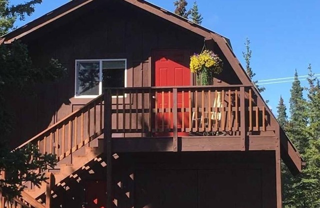 McKinley Creekside Cabins & Cafe'-The Carlo Loft