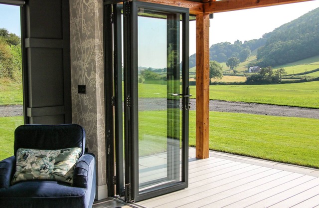 MEADOW VIEW, luxury holiday cottage, with hot tub in Meifod, Powys