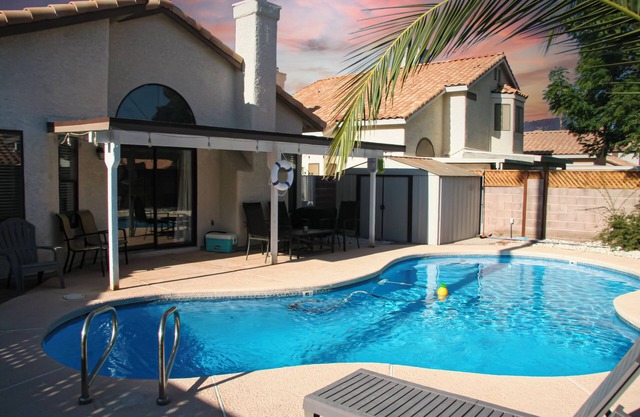 Mediterranean House with Large Pool & Patio 10 min to strip & 5 min to Airport