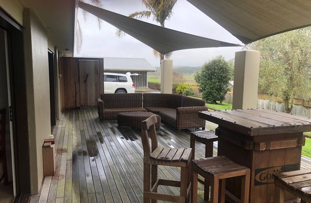 Mediterranean-style home in cul-de-sac a few minutes walk to shops and beach.