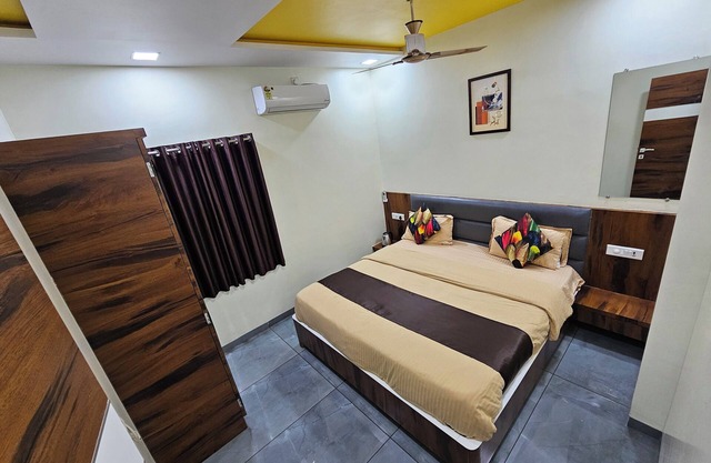 Meera's NB & DB 1 - bedroom apartment with WiFi and AC in picturesque Panchgani