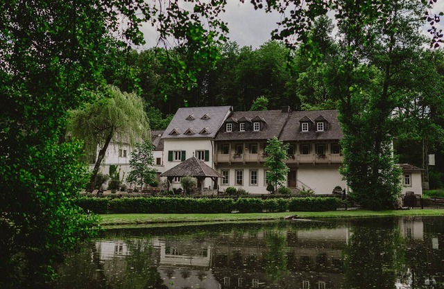 Mehlstube, mill estate with private natural bathing lake
