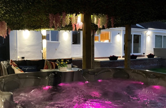 Melbury is a superb, house, newly renovated in 2023, with a hot tub and large garden.